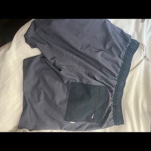 Vuori trail shorts size Large navy heather